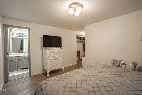 Tiny photo for 937 Fourth Avenue, Gold Hill, OR 97525 (MLS # 220223123)