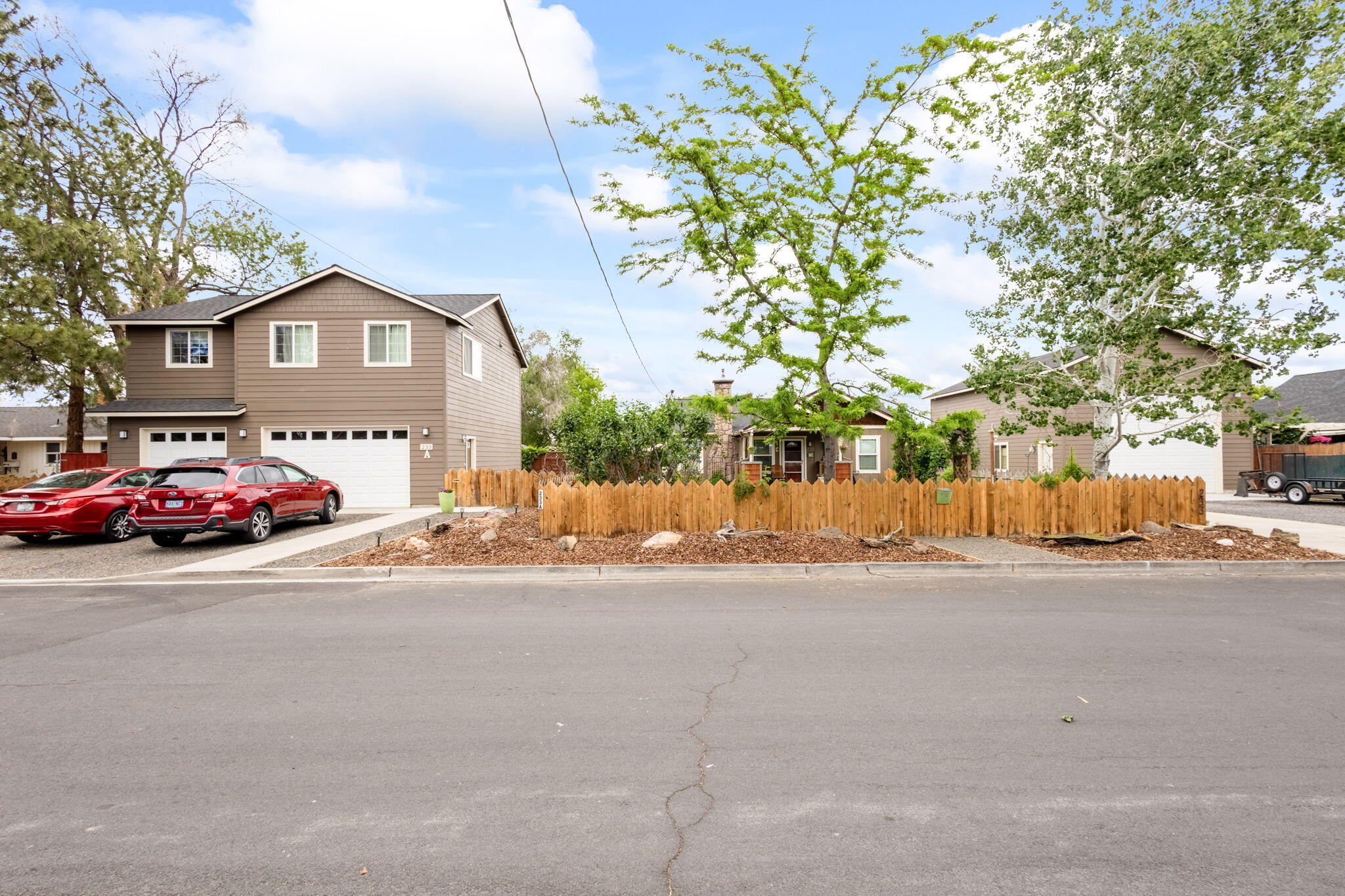233 NW Cedar Avenue