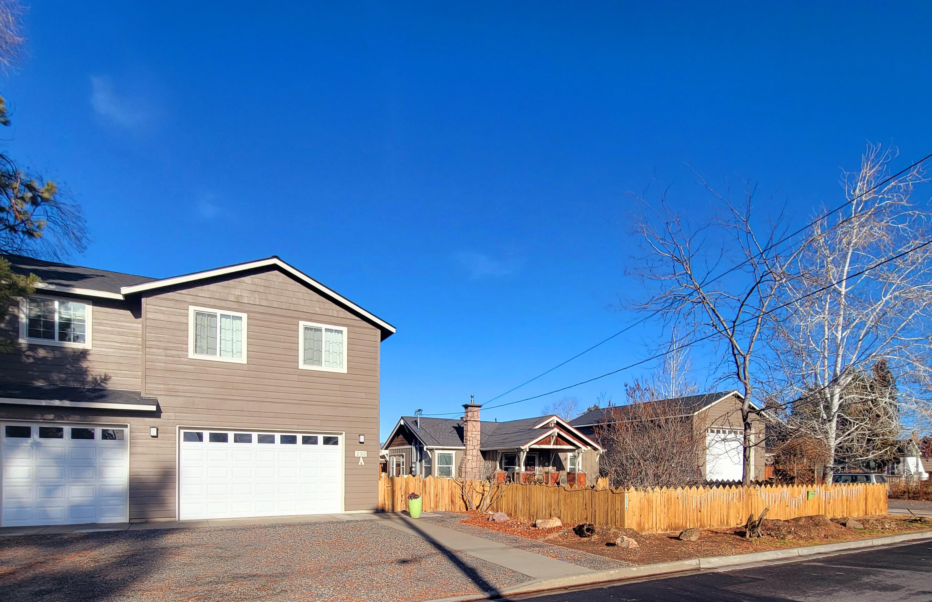 233 NW Cedar Avenue