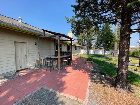 Tiny photo for 16691 Oakridge Place, La Pine, OR 97739 (MLS # 220213055)