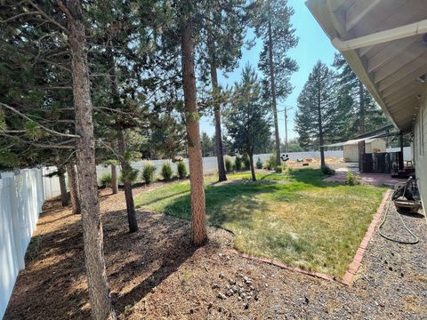Tiny photo for 16691 Oakridge Place, La Pine, OR 97739 (MLS # 220213055)