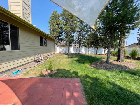 Tiny photo for 16691 Oakridge Place, La Pine, OR 97739 (MLS # 220213055)