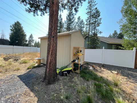 Tiny photo for 16691 Oakridge Place, La Pine, OR 97739 (MLS # 220213055)