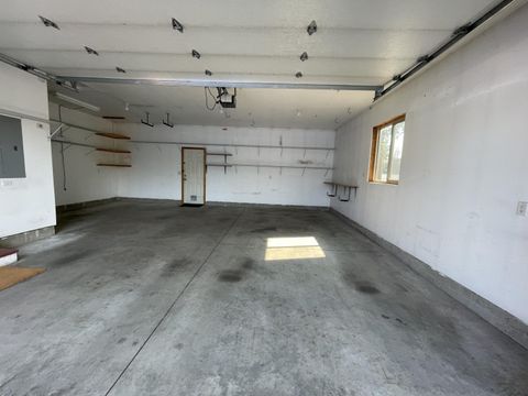 Tiny photo for 16691 Oakridge Place, La Pine, OR 97739 (MLS # 220213055)