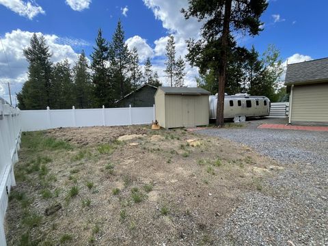 Tiny photo for 16691 Oakridge Place, La Pine, OR 97739 (MLS # 220213055)