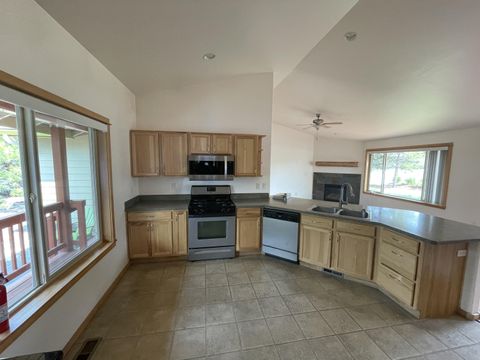 Tiny photo for 16691 Oakridge Place, La Pine, OR 97739 (MLS # 220213055)