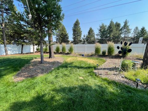 Tiny photo for 16691 Oakridge Place, La Pine, OR 97739 (MLS # 220213055)