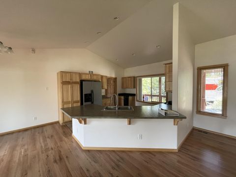 Tiny photo for 16691 Oakridge Place, La Pine, OR 97739 (MLS # 220213055)