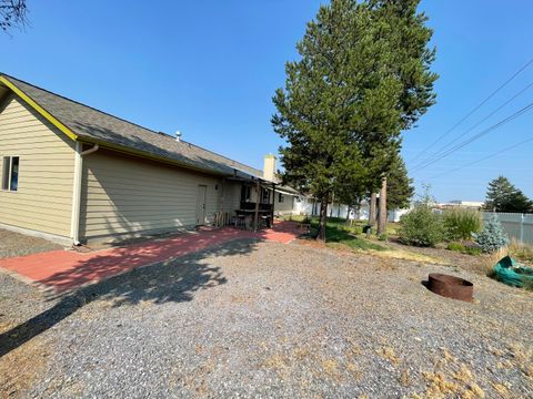 Tiny photo for 16691 Oakridge Place, La Pine, OR 97739 (MLS # 220213055)
