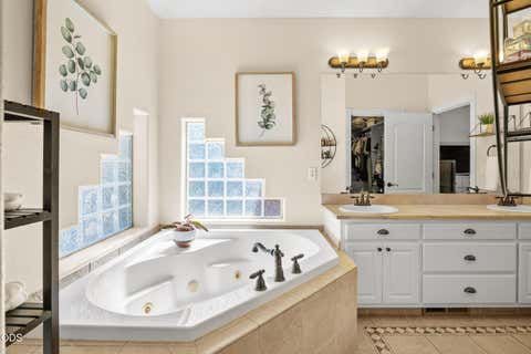 Tiny photo for 1981 Bluegrass Drive, Central Point, OR 97502 (MLS # 220226622)