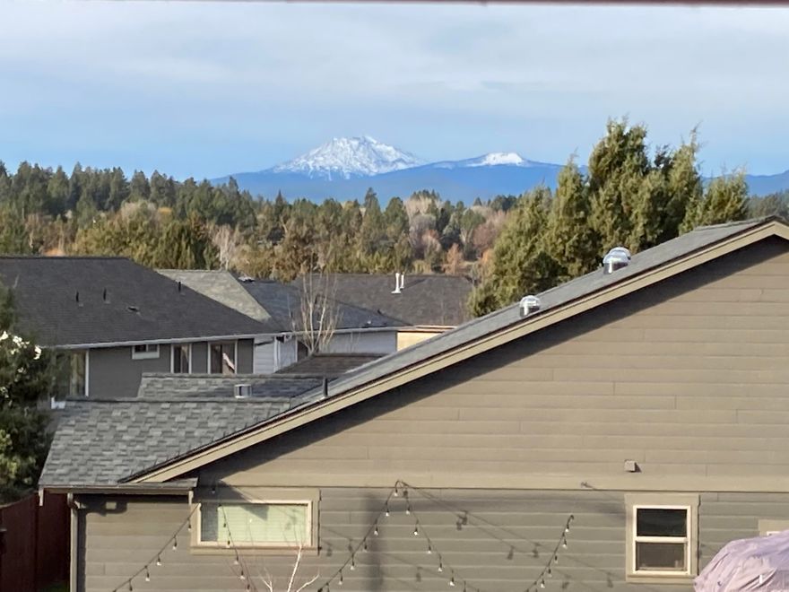 Everything you could want in your next home! Cascade mountain views, workshop/storage area, expansive rooms and minutes to hospital employment opportunities! Walk-in closets in all three bedrooms provide the flexibility needed in today's modern home. Two large, separate living areas add to the versatile nature of living in this home. Did we mention the mountain views?