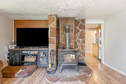 Tiny photo for 2555 SE Paulina Highway, Prineville, OR 97754 (MLS # 220221626)