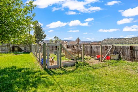 Tiny photo for 2555 SE Paulina Highway, Prineville, OR 97754 (MLS # 220221626)