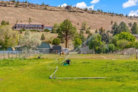 Tiny photo for 2555 SE Paulina Highway, Prineville, OR 97754 (MLS # 220221626)