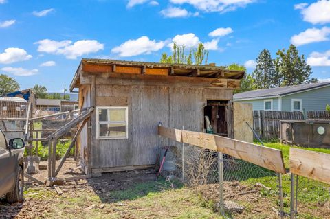 Tiny photo for 2555 SE Paulina Highway, Prineville, OR 97754 (MLS # 220221626)
