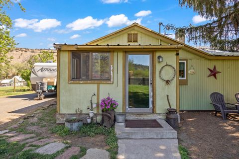 Tiny photo for 2555 SE Paulina Highway, Prineville, OR 97754 (MLS # 220221626)