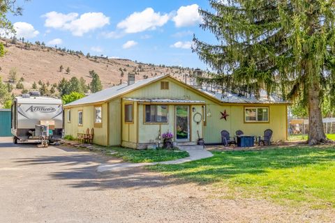 Tiny photo for 2555 SE Paulina Highway, Prineville, OR 97754 (MLS # 220221626)