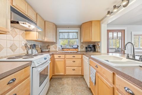 Tiny photo for 2555 SE Paulina Highway, Prineville, OR 97754 (MLS # 220221626)