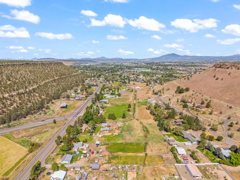 Tiny photo for 2555 SE Paulina Highway, Prineville, OR 97754 (MLS # 220221626)