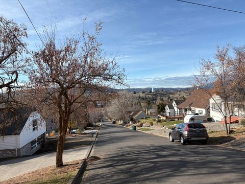 Tiny photo for 2051 Del Moro Street, Klamath Falls, OR 97601 (MLS # 220212789)