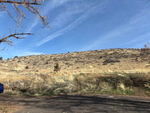 Tiny photo for 2051 Del Moro Street, Klamath Falls, OR 97601 (MLS # 220212789)