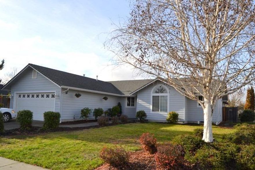 Now here is a nice home. Central location close to shopping, schools and more. Home features New paint, gorgeous hardwood floors throughout, vaulted ceilings, breakfast bar and more. Split floor plan. In the master is a large walk-in closet and a door leading to the patio. There's a covered patio leading to a large, fenced backyard. This is a quality home built by Kirk Chapman for a good price. Move in ready. Come take a look.