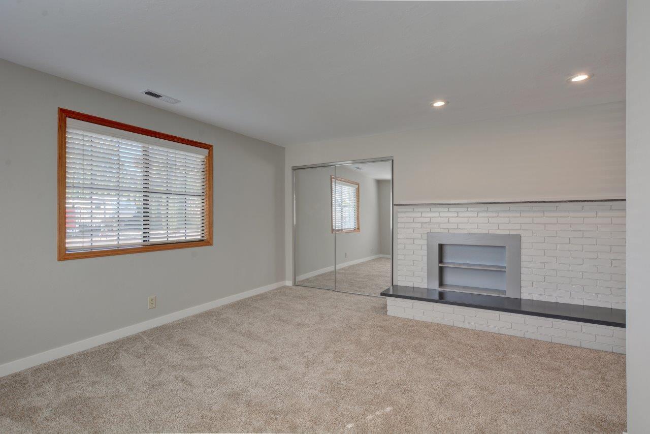 Country Club Manor - Residential