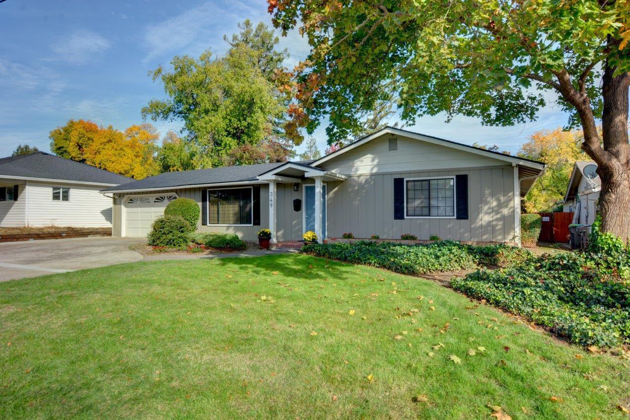 Country Club Manor - Residential