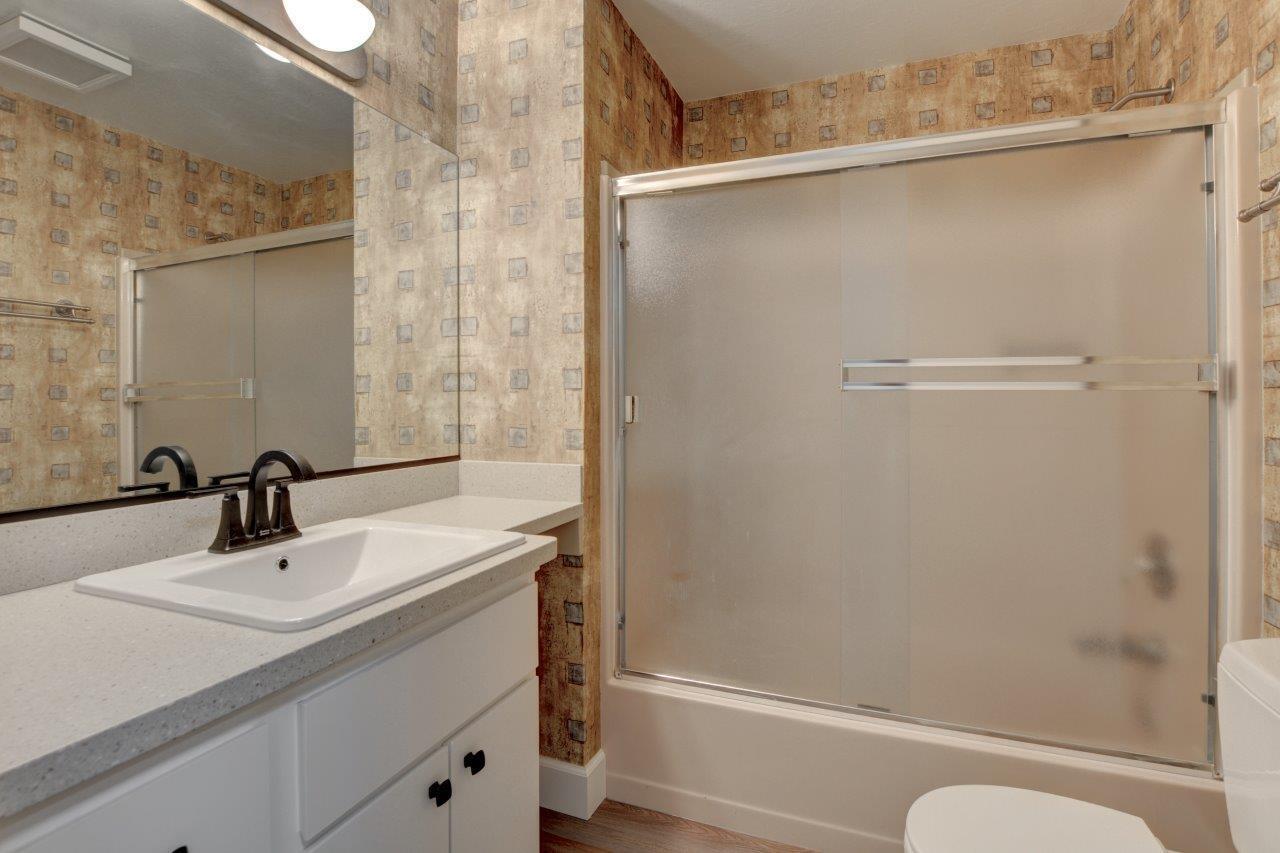 Country Club Manor - Residential