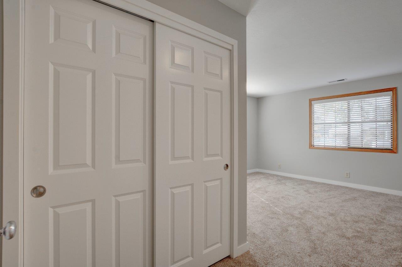 Country Club Manor - Residential