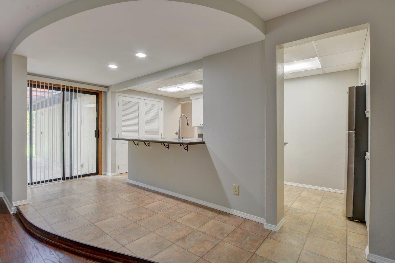 Country Club Manor - Residential