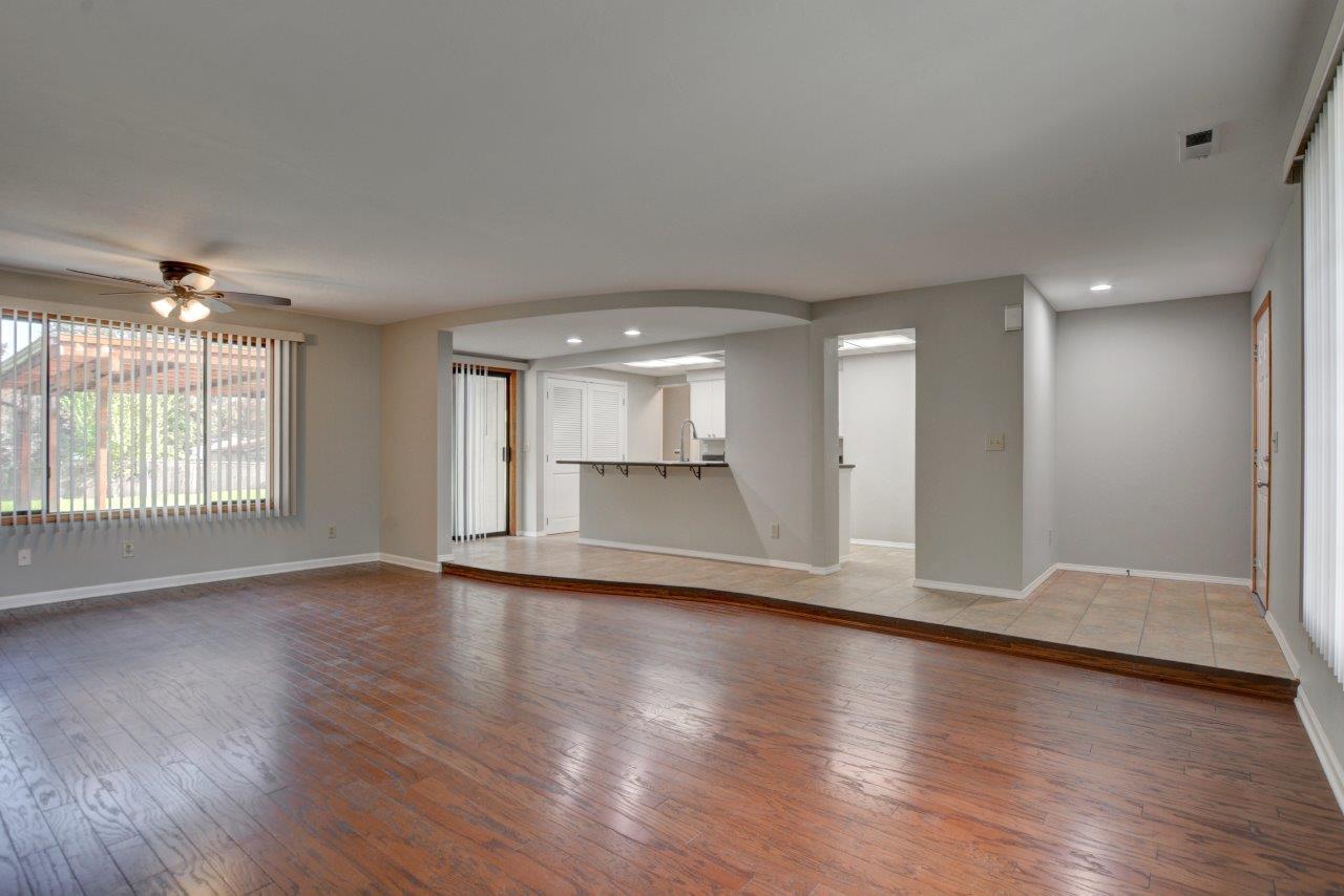 Country Club Manor - Residential