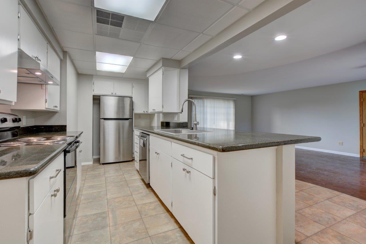 Country Club Manor - Residential