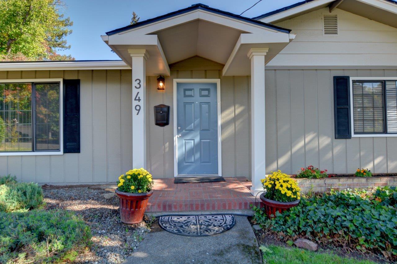 Country Club Manor - Residential