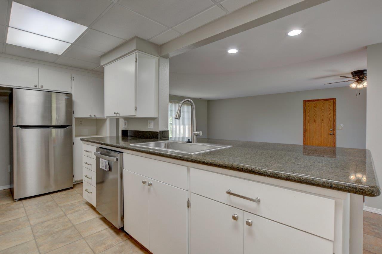 Country Club Manor - Residential