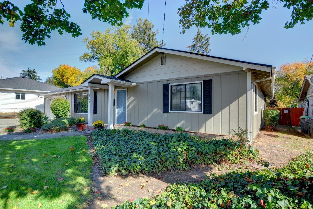 Country Club Manor - Residential