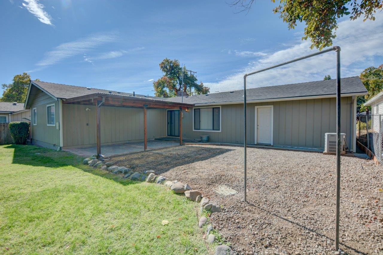 Country Club Manor - Residential