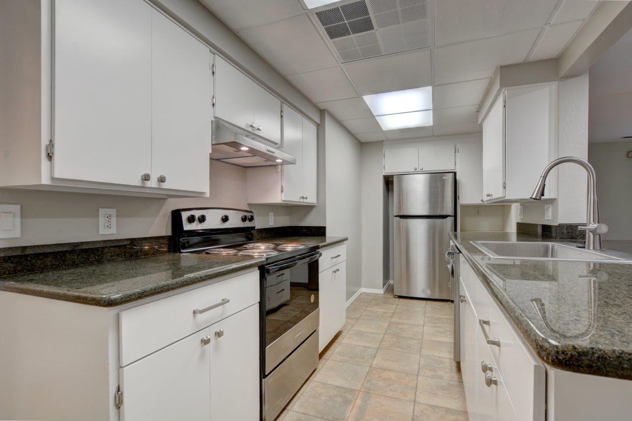 Country Club Manor - Residential