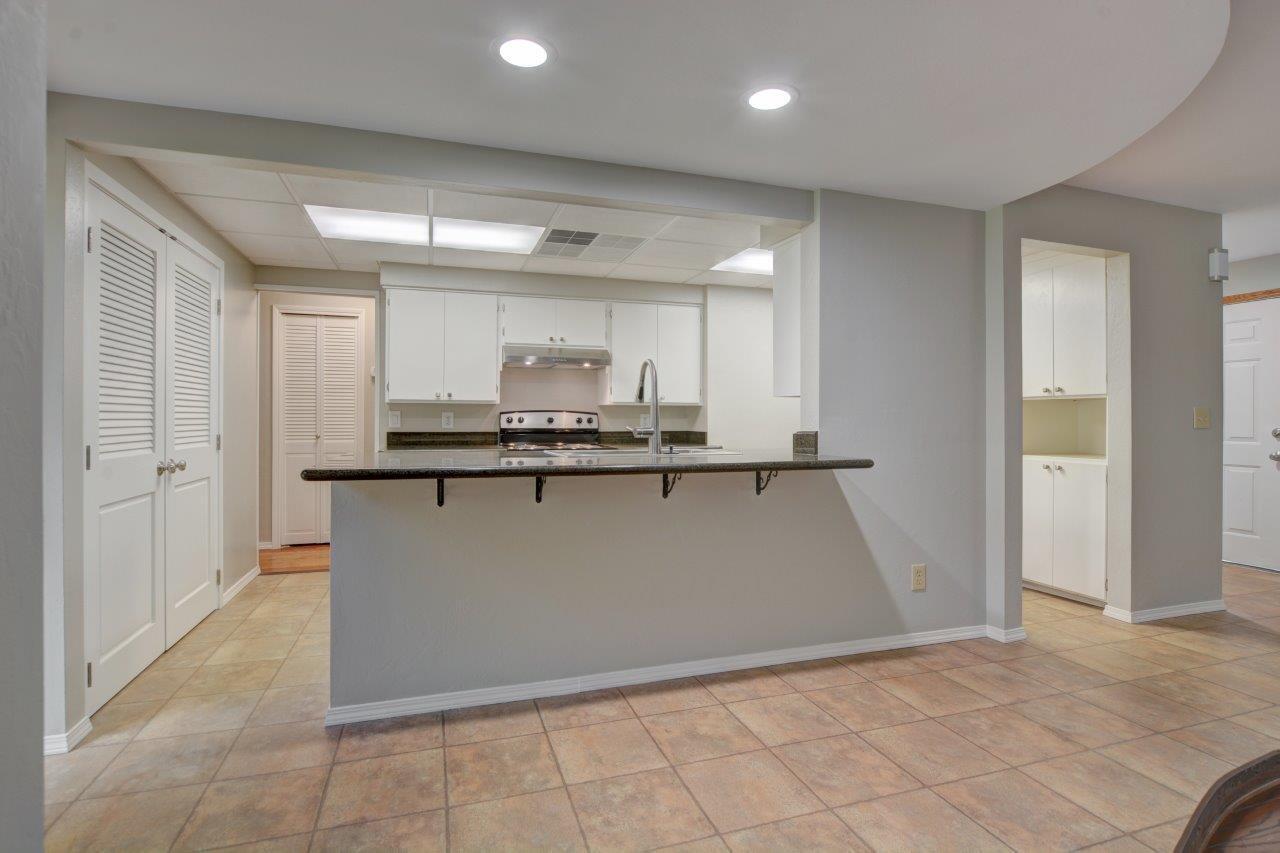 Country Club Manor - Residential