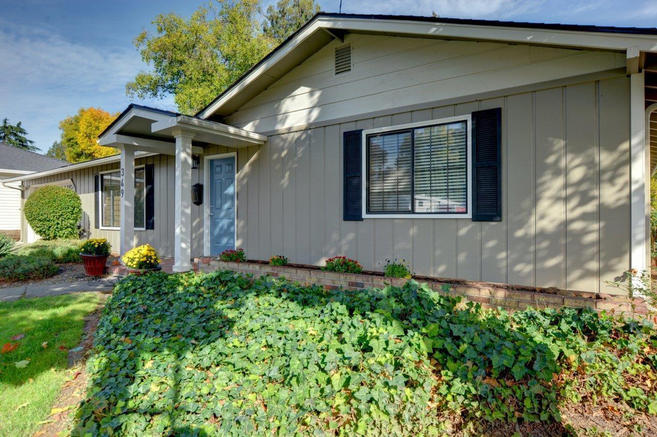 Country Club Manor - Residential