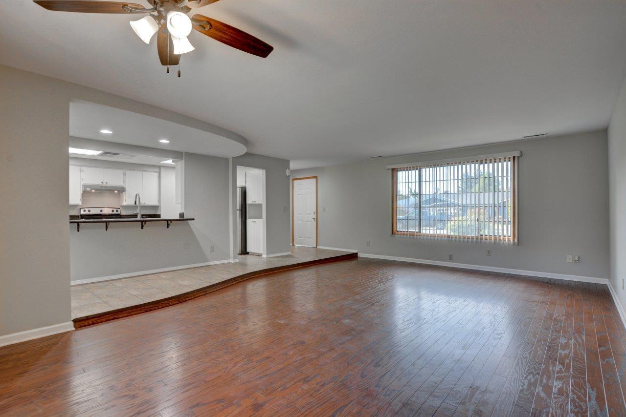 Country Club Manor - Residential