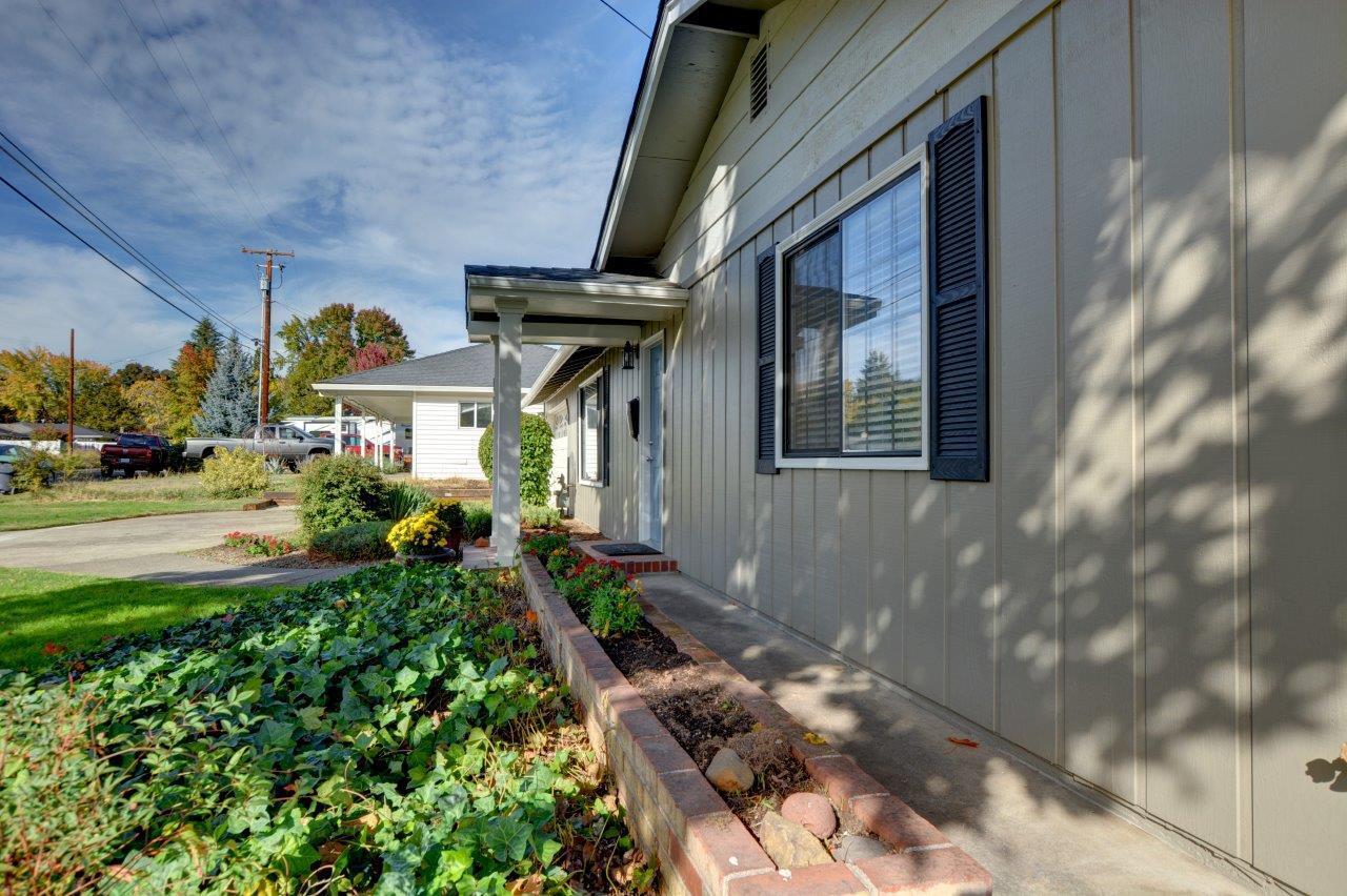 Country Club Manor - Residential