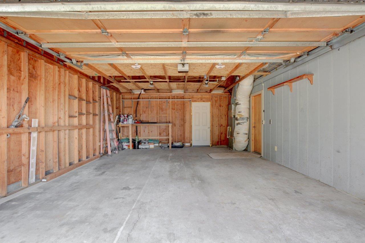 Country Club Manor - Residential