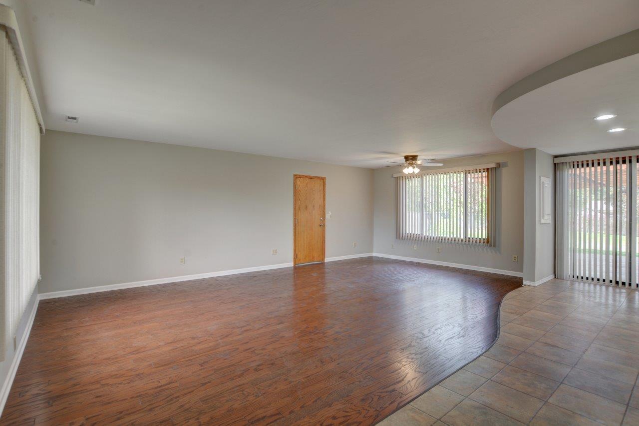 Country Club Manor - Residential