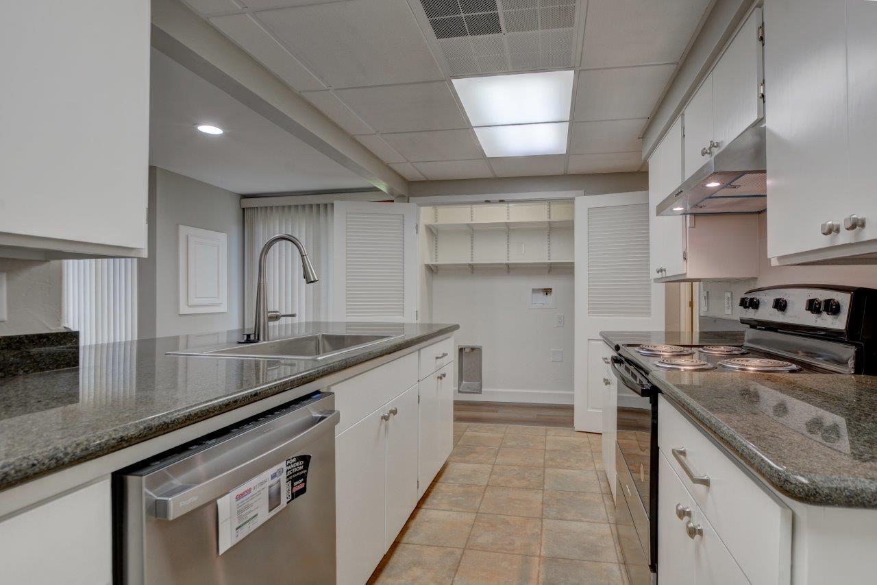 Country Club Manor - Residential