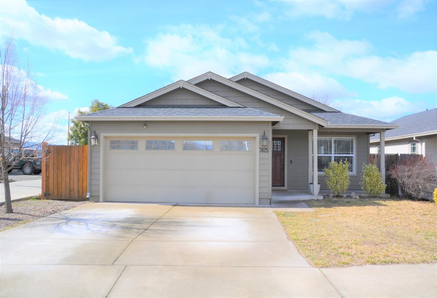 Quality built home in Stonefield Subdivision. This 3bd/2bth single level home offers a kitchen with granite counter tops, custom cabinets and stainless steel appliances. The flooring consists of laminate in the entry, dining and kitchen, carpet in bedrooms and tile flooring in the bathrooms and laundry room. The primary bedroom is outfitted with coffered ceilings. A patio door from the kitchen opens to the covered patio and the fenced back yard. Come see today!