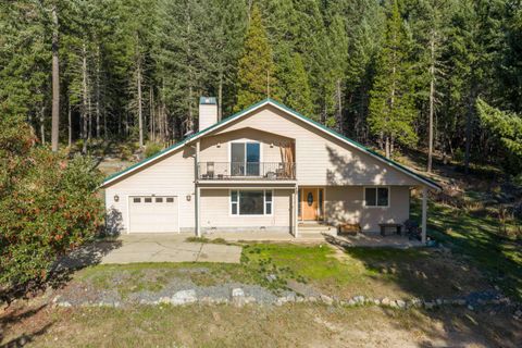 Photo of 4000 E Jones Creek Road, Grants Pass, OR 97526 (MLS # 220212472)