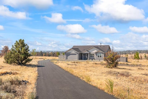 Photo of 9323 SE Odessa Road, Prineville, OR 97754 (MLS # 220227104)
