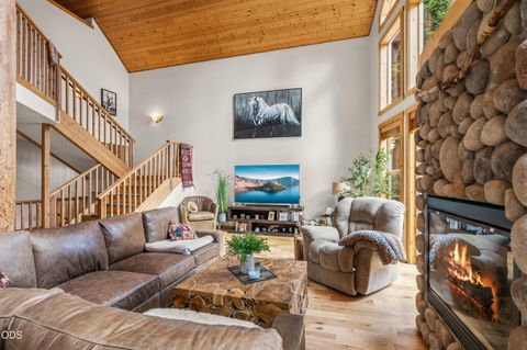 Tiny photo for 7608 Skycrest Drive, Klamath Falls, OR 97601 (MLS # 220224592)