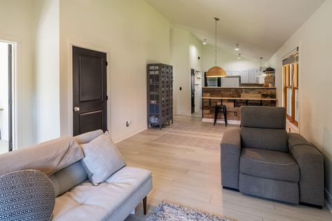 Tiny photo for 335 S Cottonwood Street, Sisters, OR 97759 (MLS # 220215710)